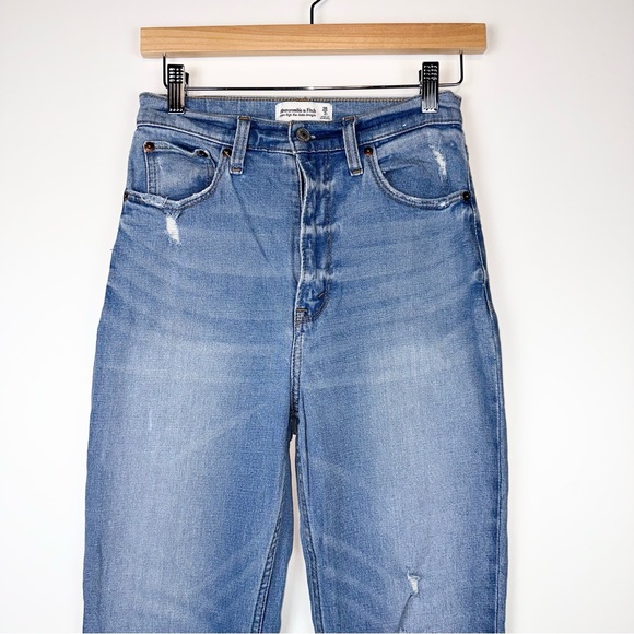 A&F Curve Love Ultra High Rise Ankle Straight in Medium Blue Wash 26 - Picture 4 of 11